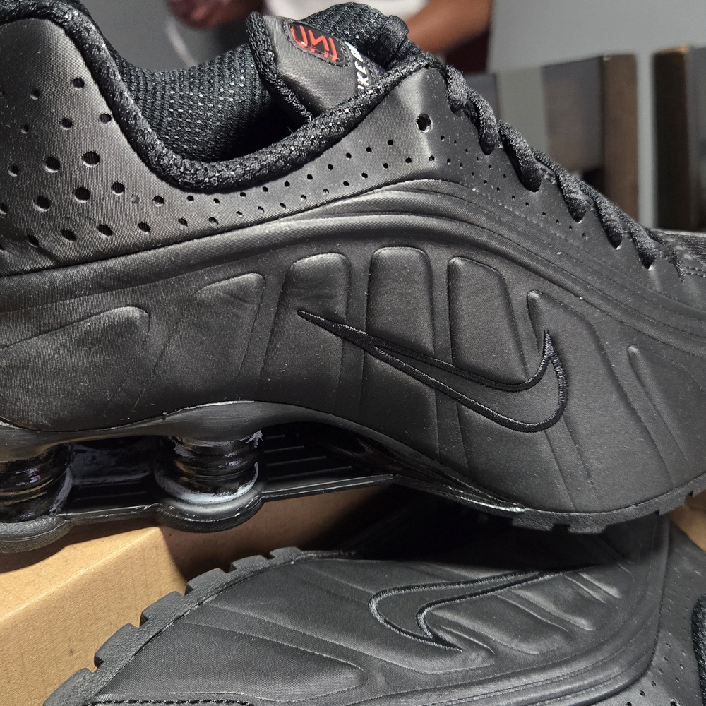 Nike SHOX Unisex Black and Red Athletic Shoes